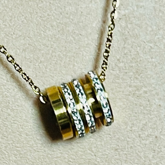 FASHION JEWELRY STAINLESS STEEL WOMEN'S GOLD COLOR CHAIN - Picture 2 of 8